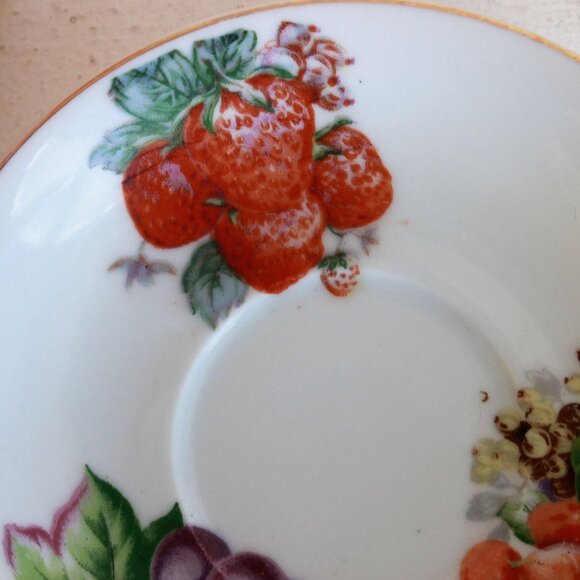 Vintage 1950s Tea Saucer, Fruit And Berry Pattern Made In Japan Collectible - Picture 5 of 8